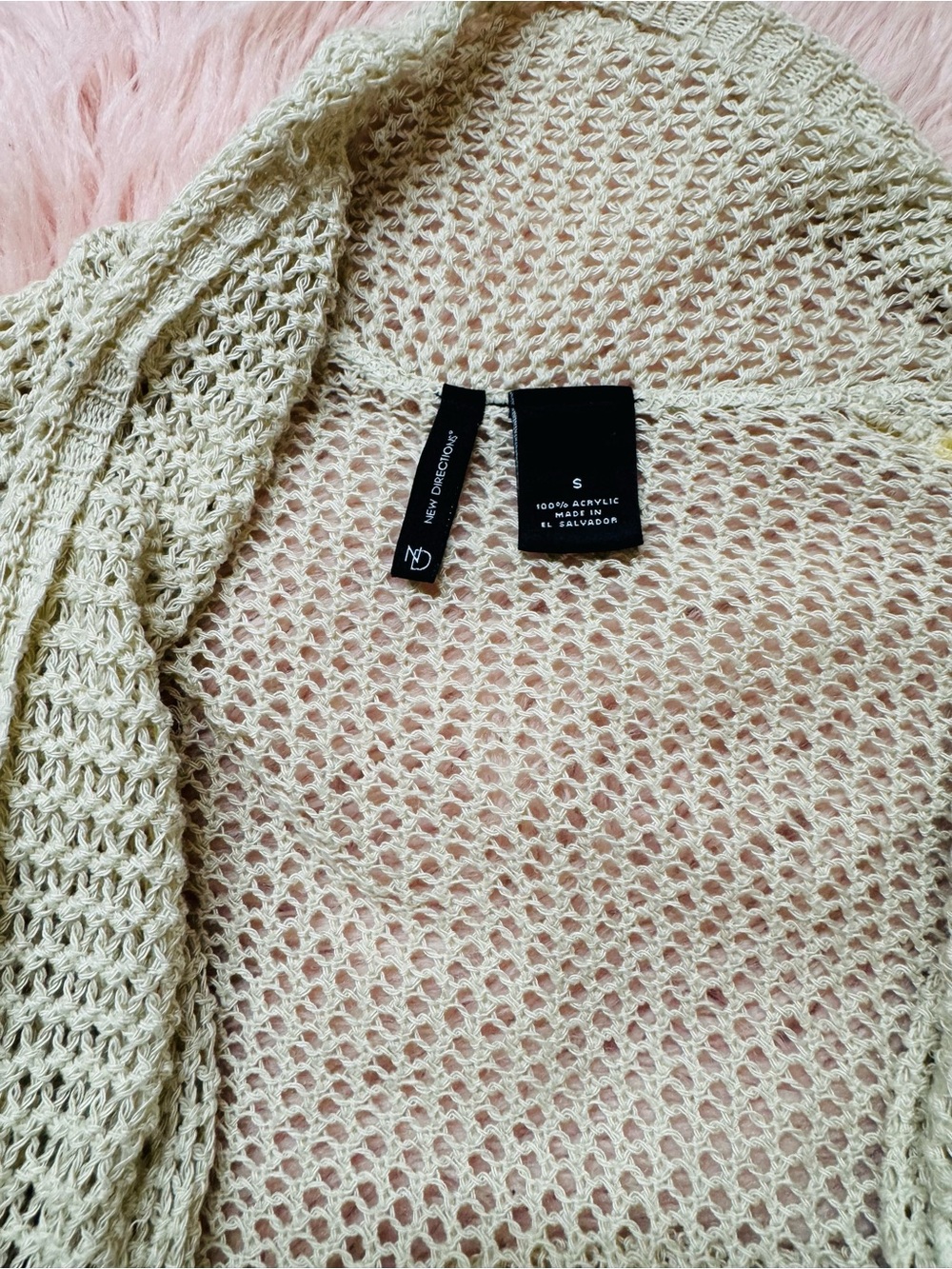 Ready for summer? Discover the Crochet Open-Front Duster Vest in Cream Tan. - Picture 5 of 6
